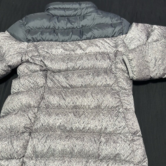 Women hard wear jacket size small color gray and white - Picture 3 of 3